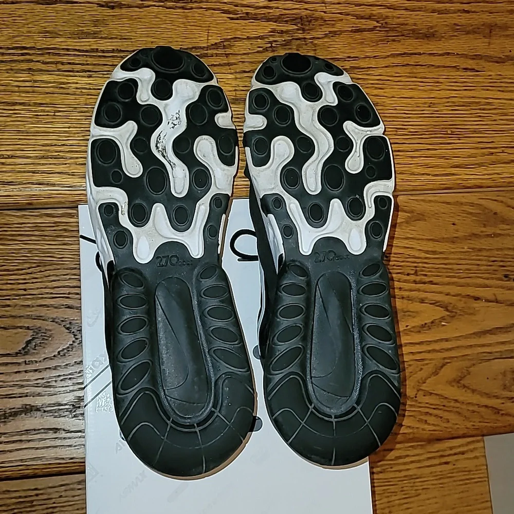 Nike Airmax 270 React - Picture 9 of 11